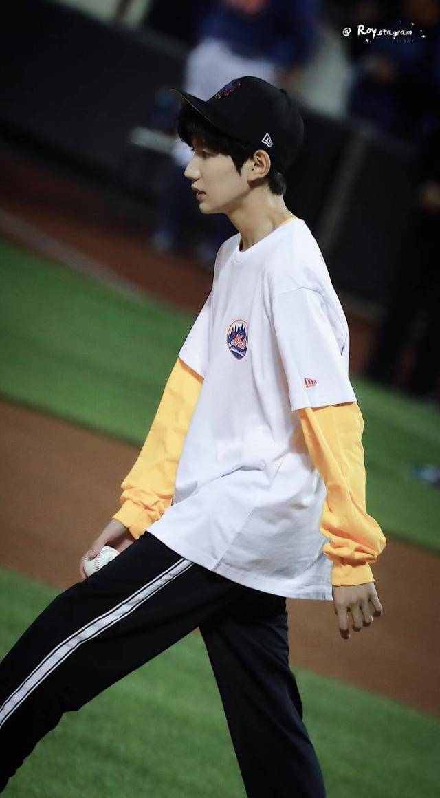 棒球赛后采访曝光，内幕引发热议