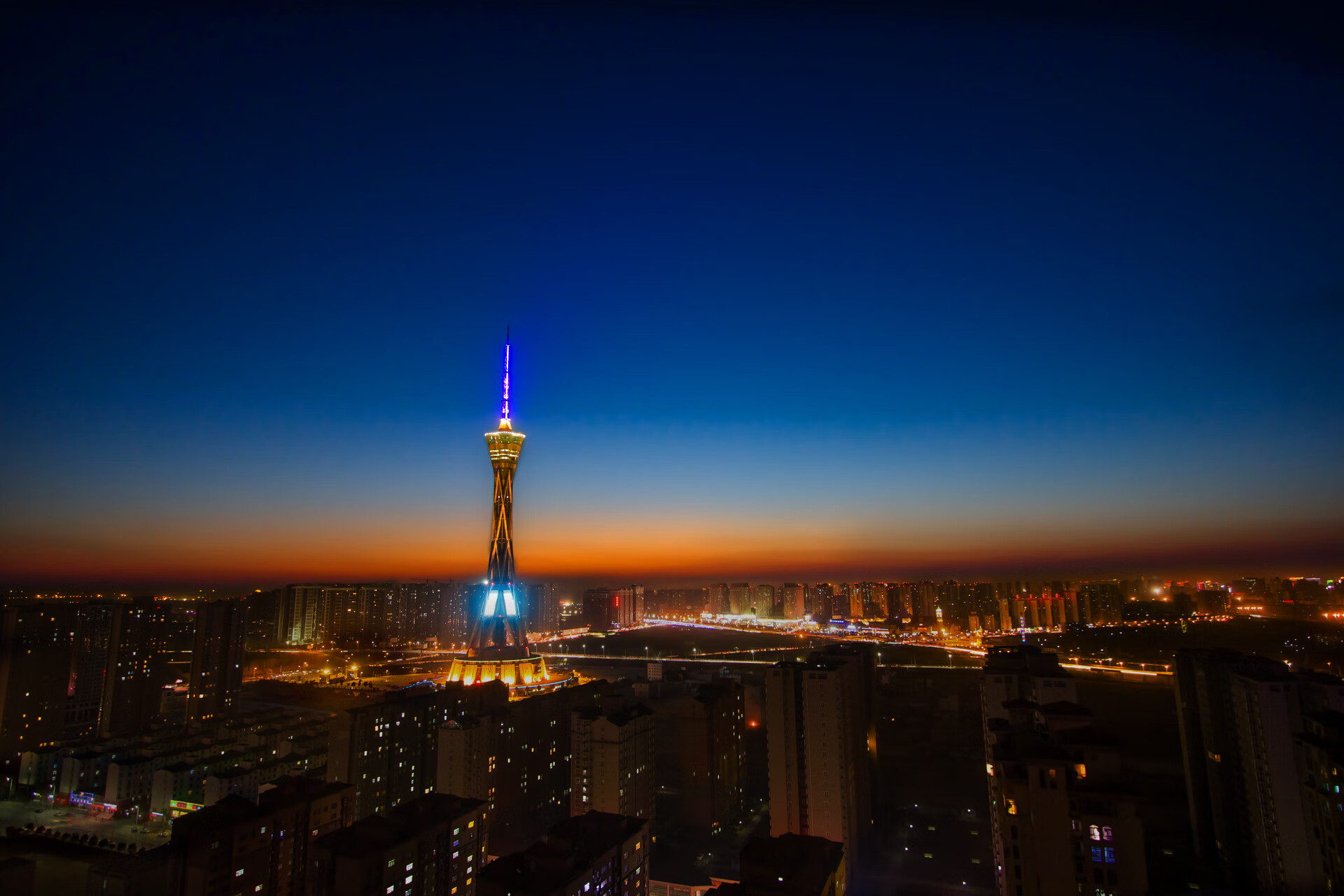 布克爆发率太阳拉开分差,森林狼轻取火箭提前终结悬念