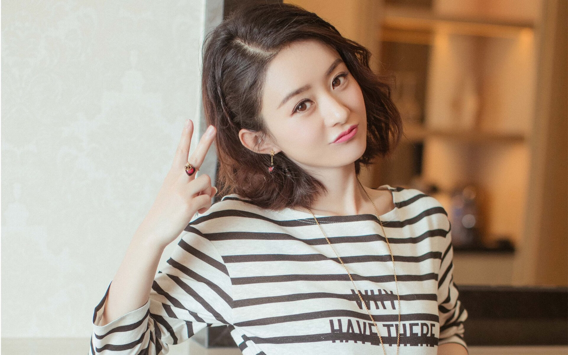 王者之路，詹姆斯的冠军级表现与雄鹿淘汰活塞的启示