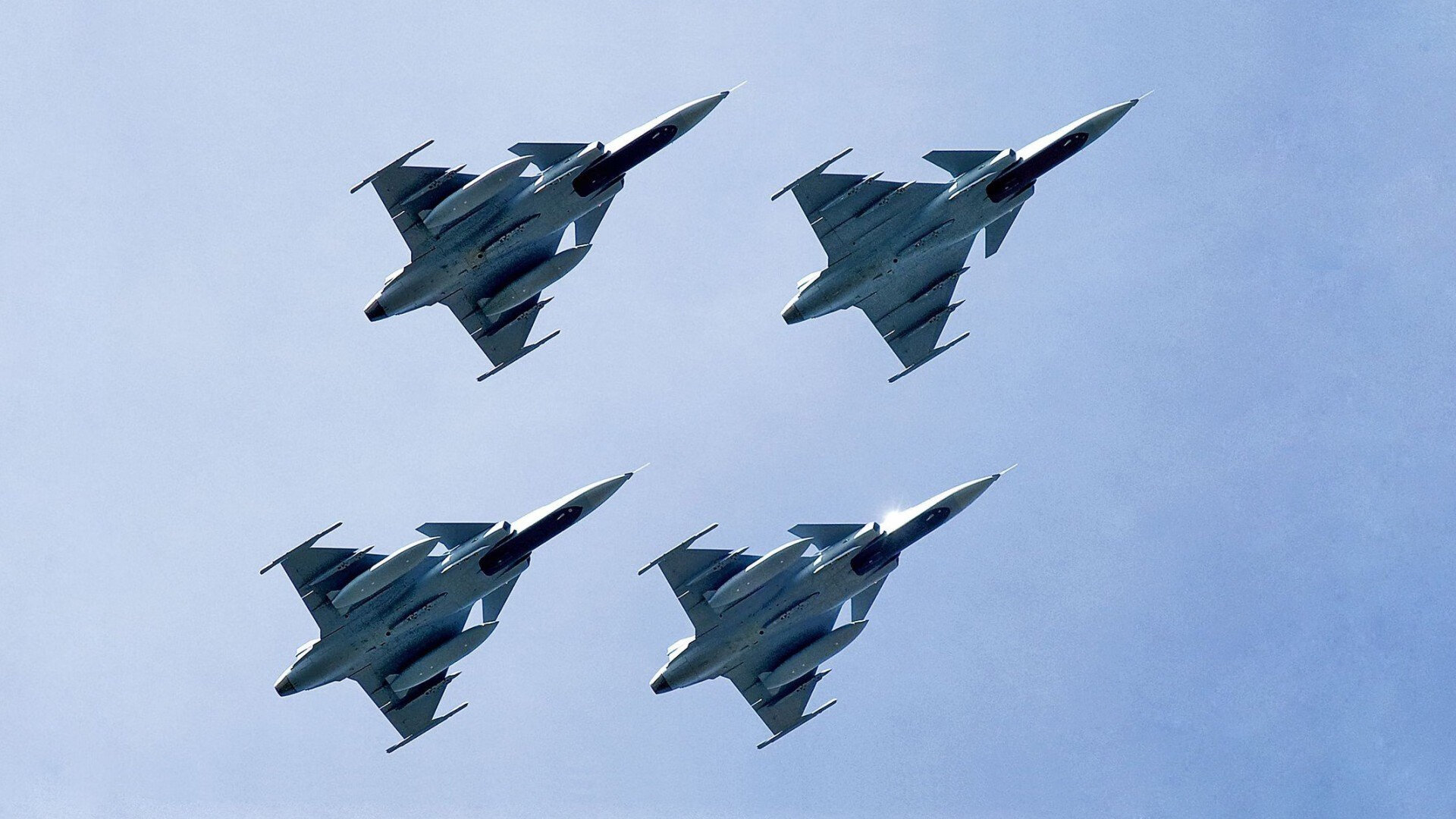 开云平台-当哨声与引擎轰鸣同时响起，两场胜利如何定义一个时代的分水岭