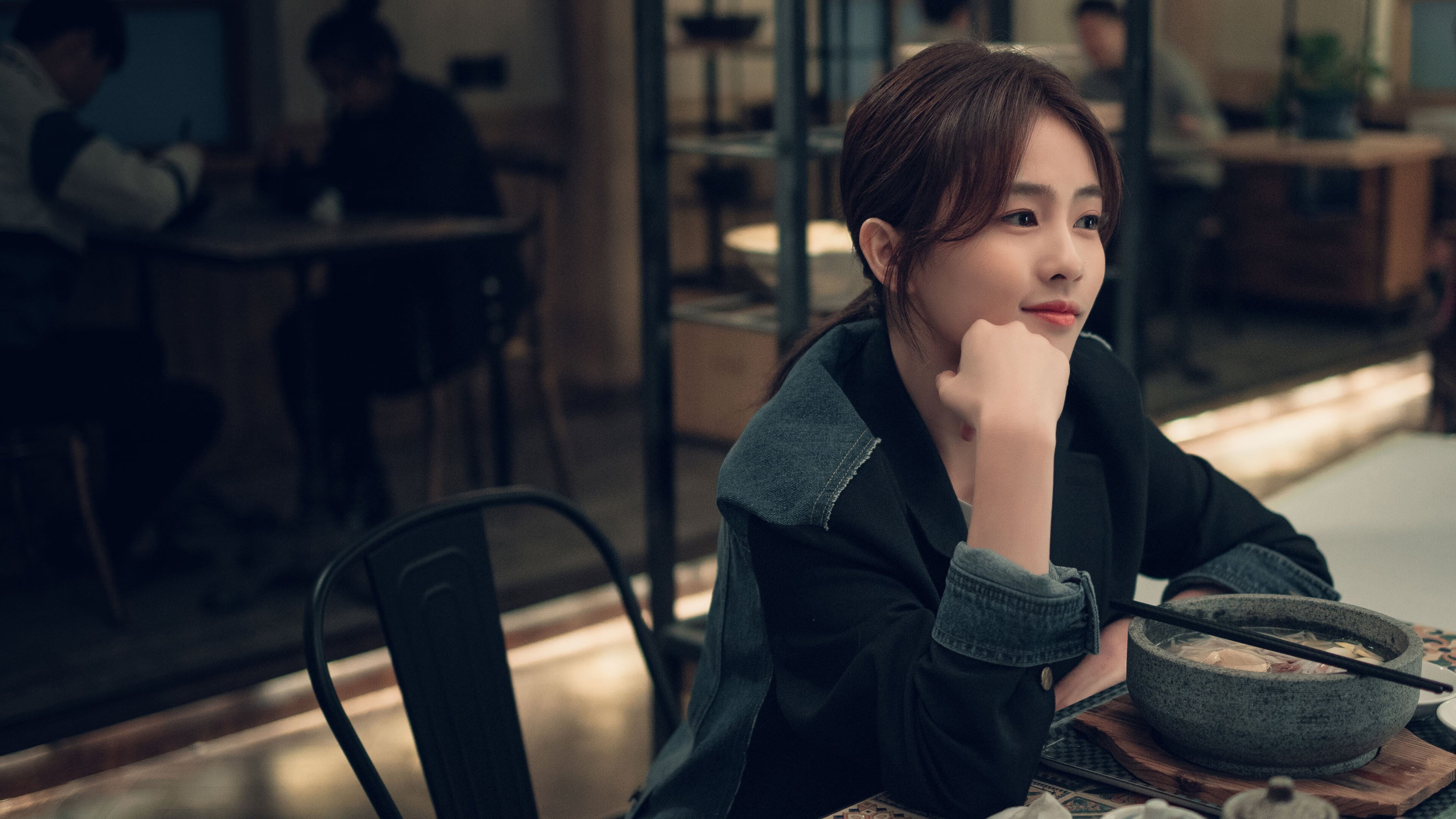 双线狂飙,F1揭幕战焦点对决与伊朗淘汰赛惊天逆转拜仁